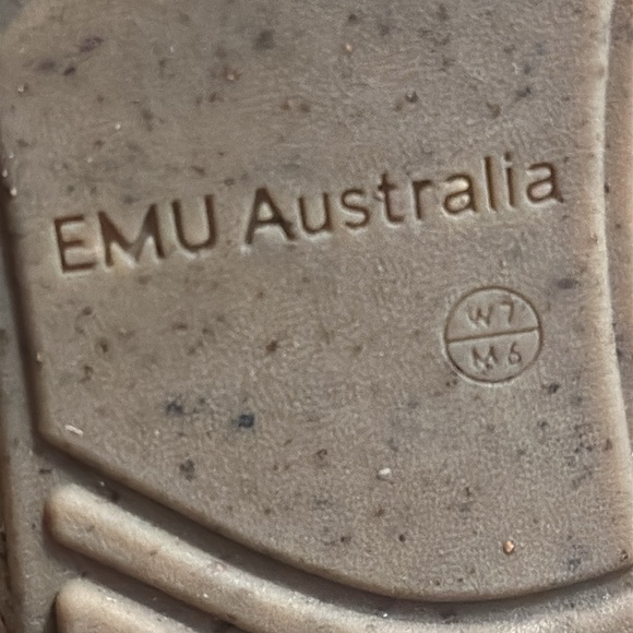 Emu Australia Egonis size 7b
The Agonis Retro is a lightweight summer shoe - Picture 10 of 12